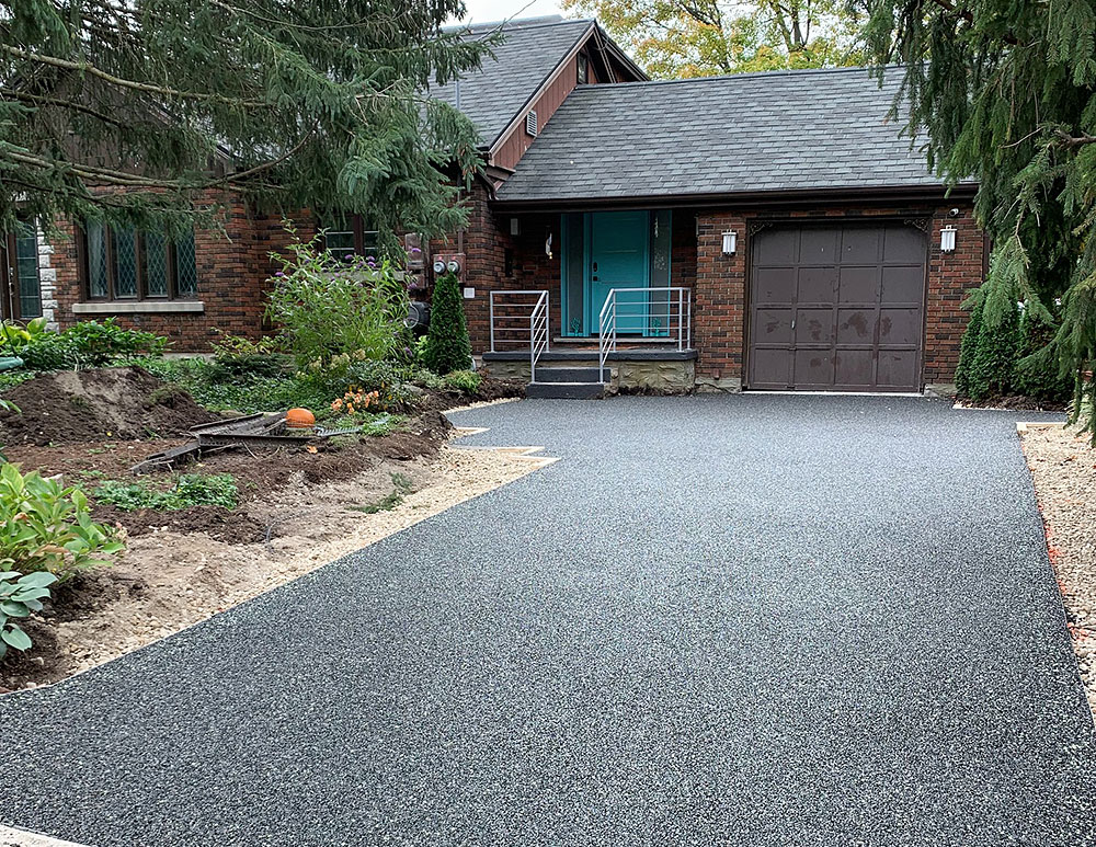 Guelph permeable driveway using purepave resin bound aggregate