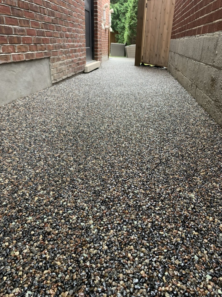 permeable walkway with resin bound aggregate