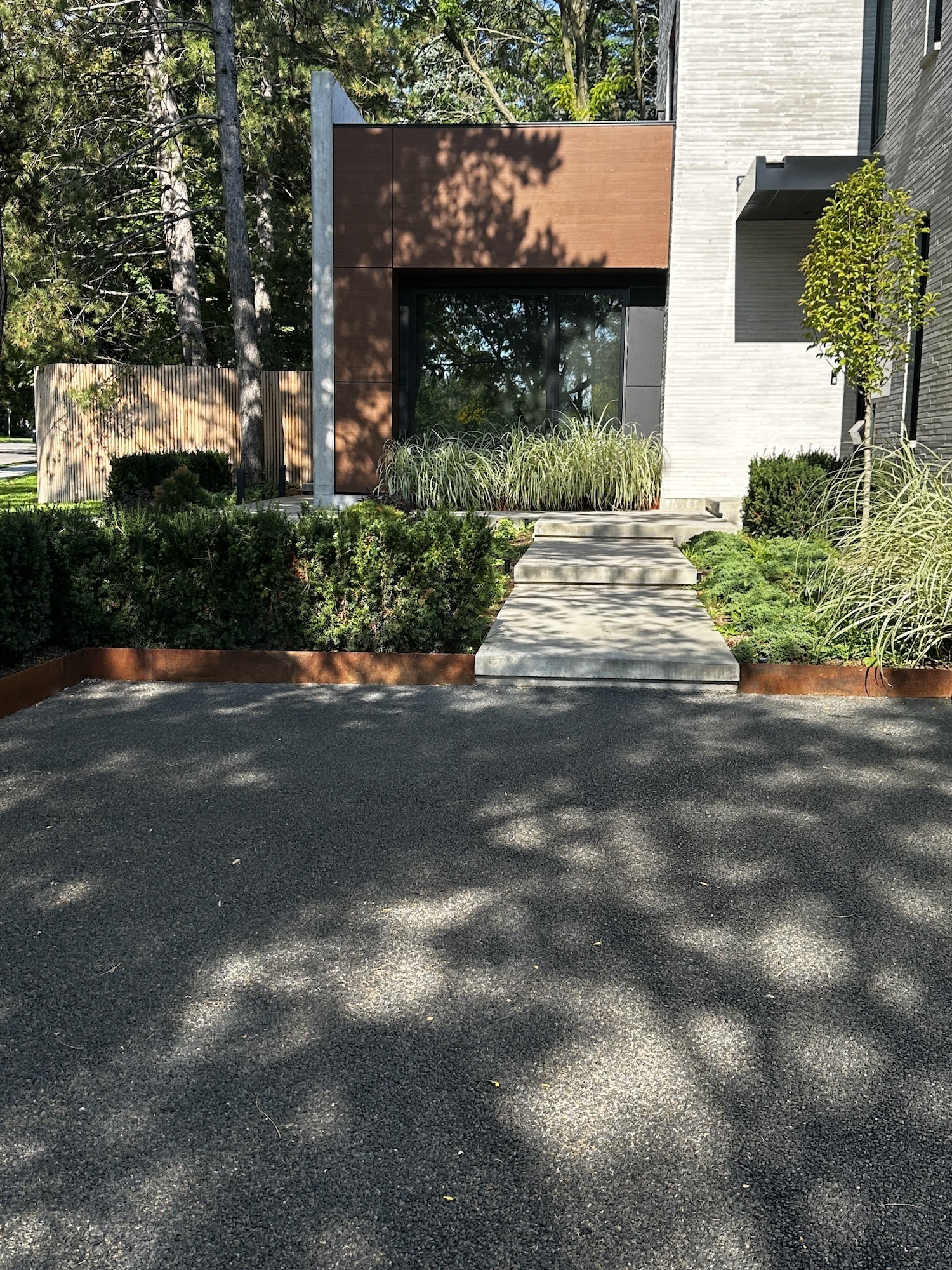 Resin bound aggregate permeable driveway