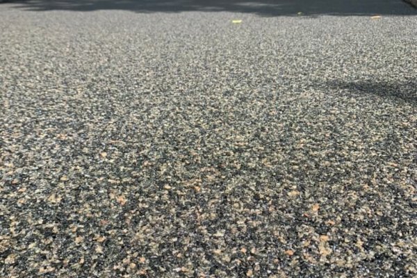permeable driveway with purepave resin bond aggregate