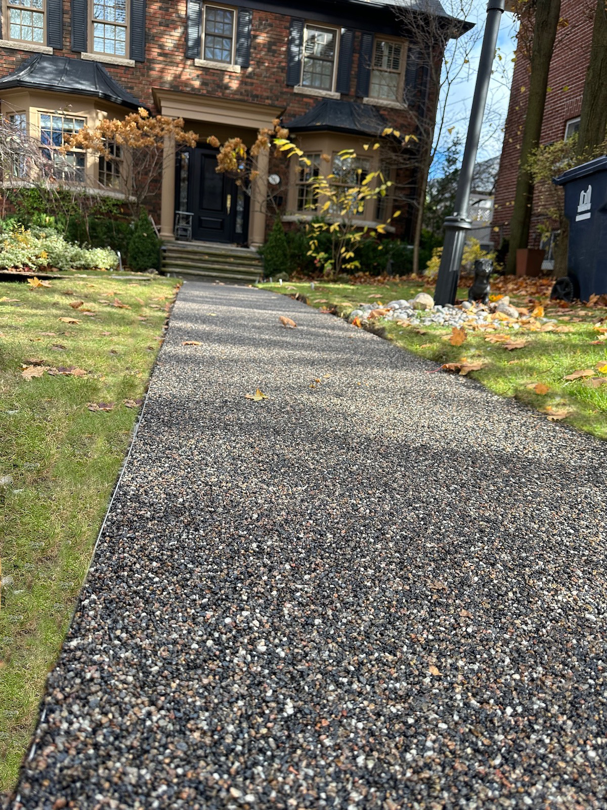 permeable resin bound walkway in Toronto by dream pave