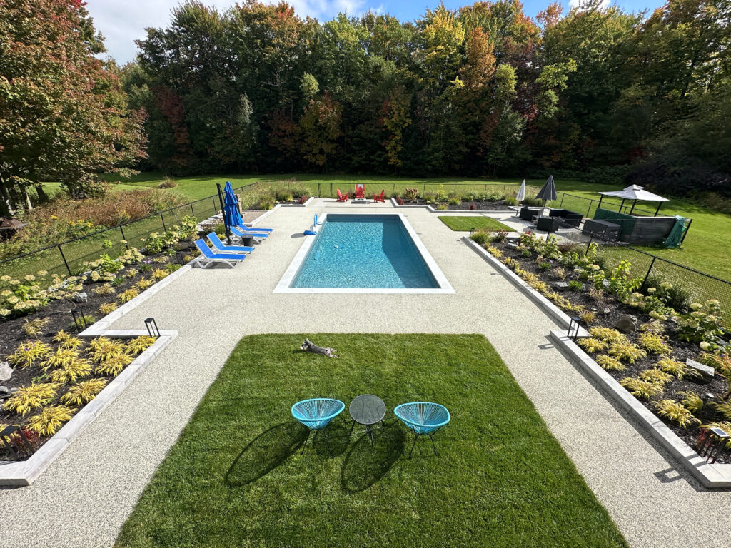 permeable pool surround by Dream Pave